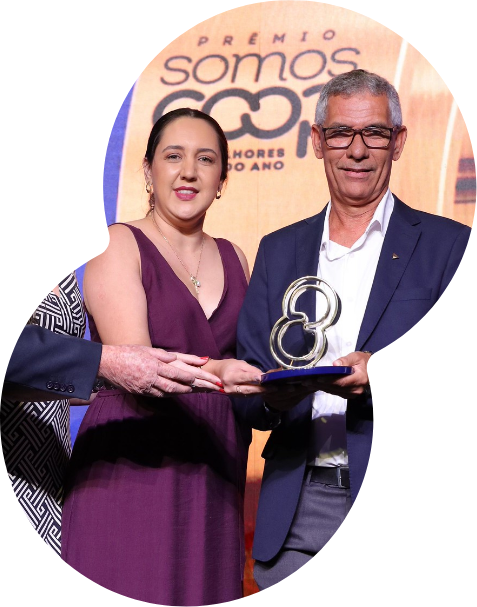 Vencedora com troféu